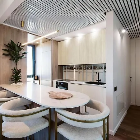 Ultra Premium Apartment, Cinema Experience 아파트 *